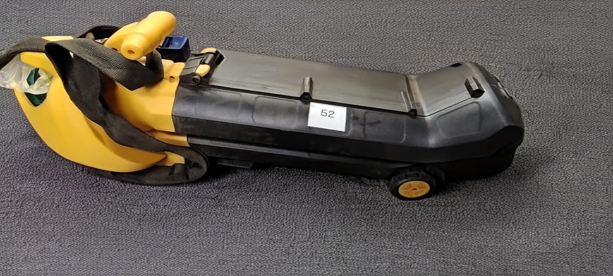 Bufador aspirador. Utensili. Terrassa