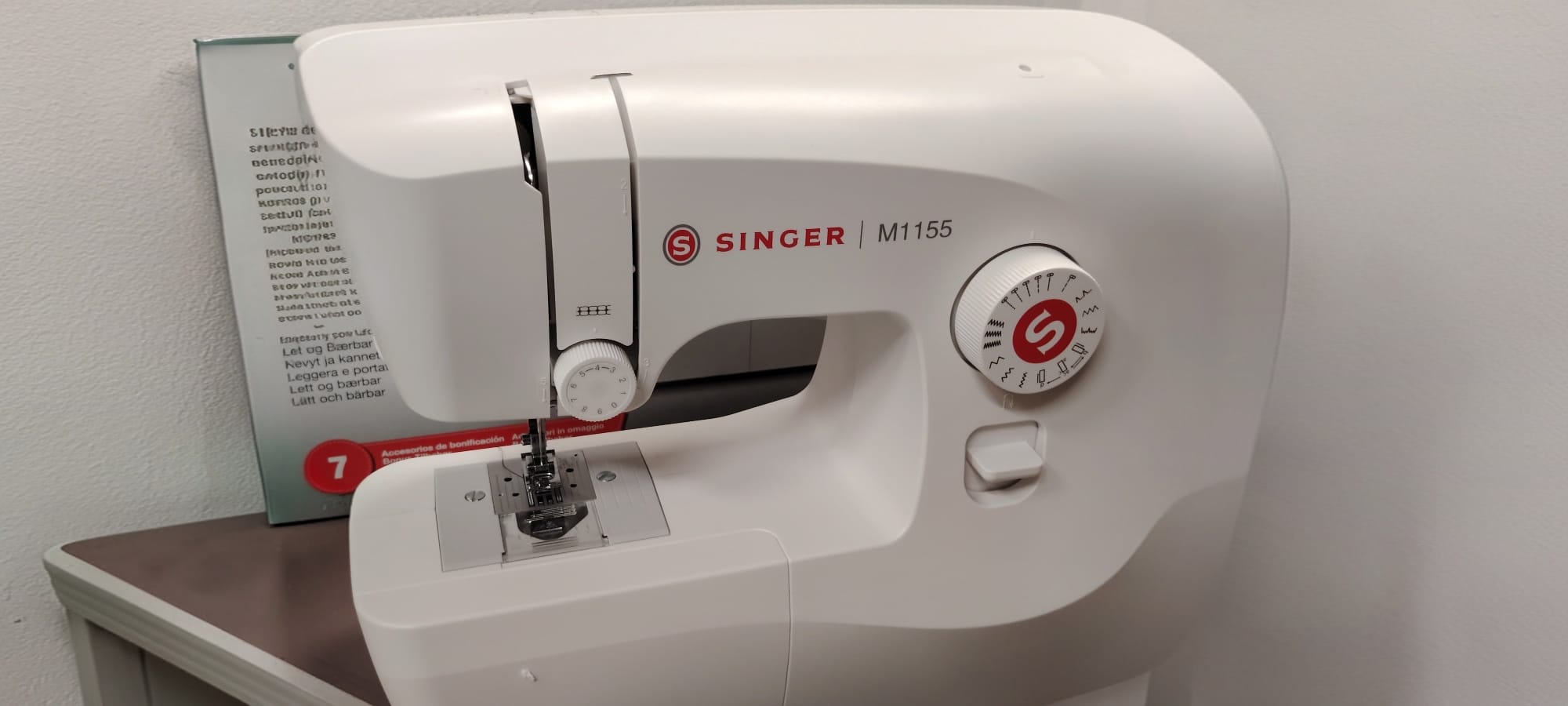 Màquina de cosir. Utensili. Terrassa